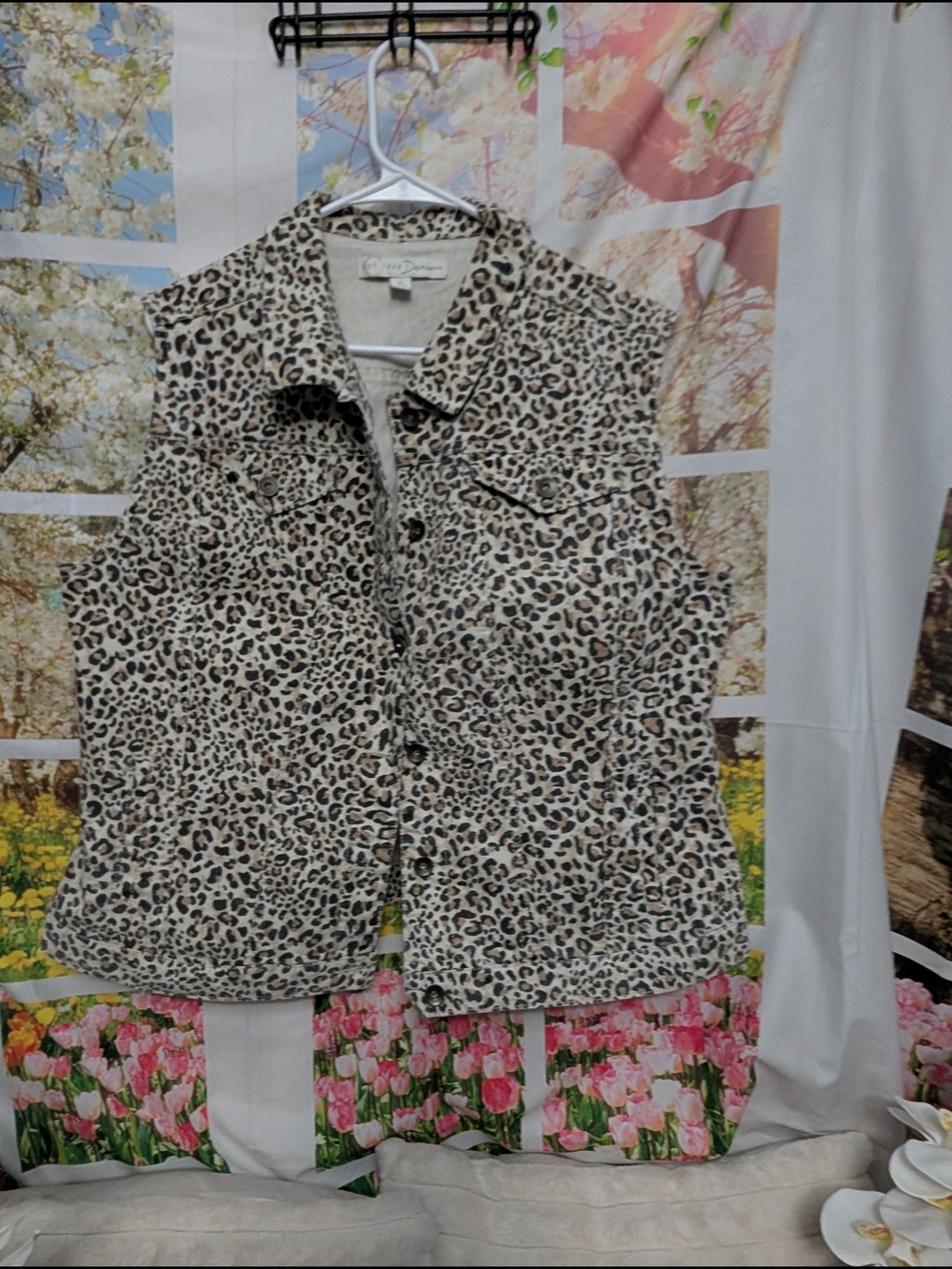 Women's Leopard Print Sleeveless Vest - Neutral Animal Print